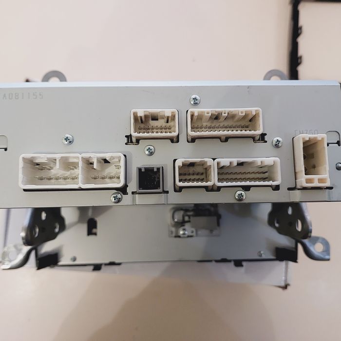 Головное устройство Тойоты авенсис Т27.