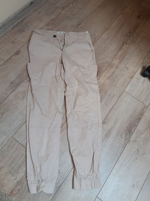 Spodnie bojówki 15 zł.