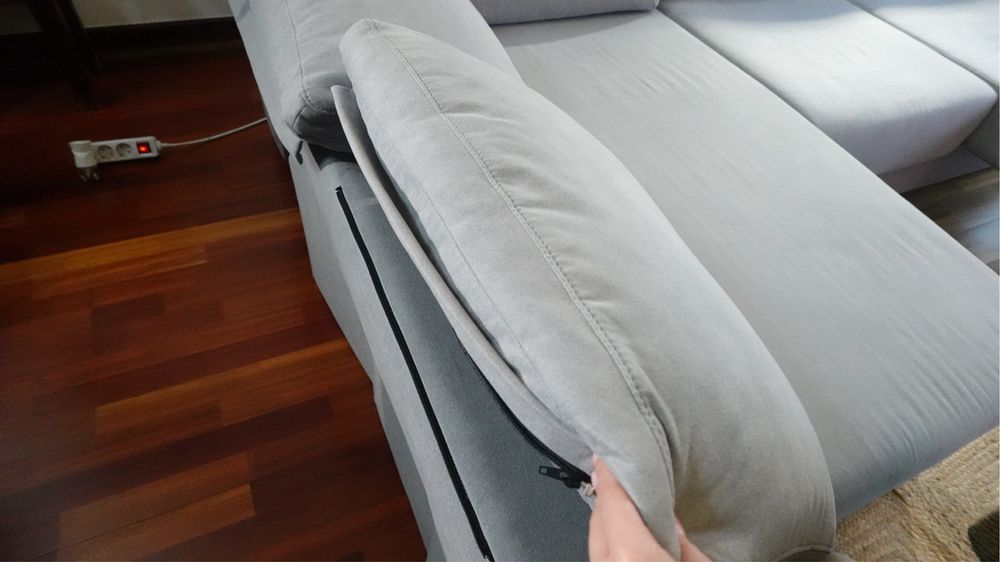 Sofa cinzento com 3 puffs e chaiselong