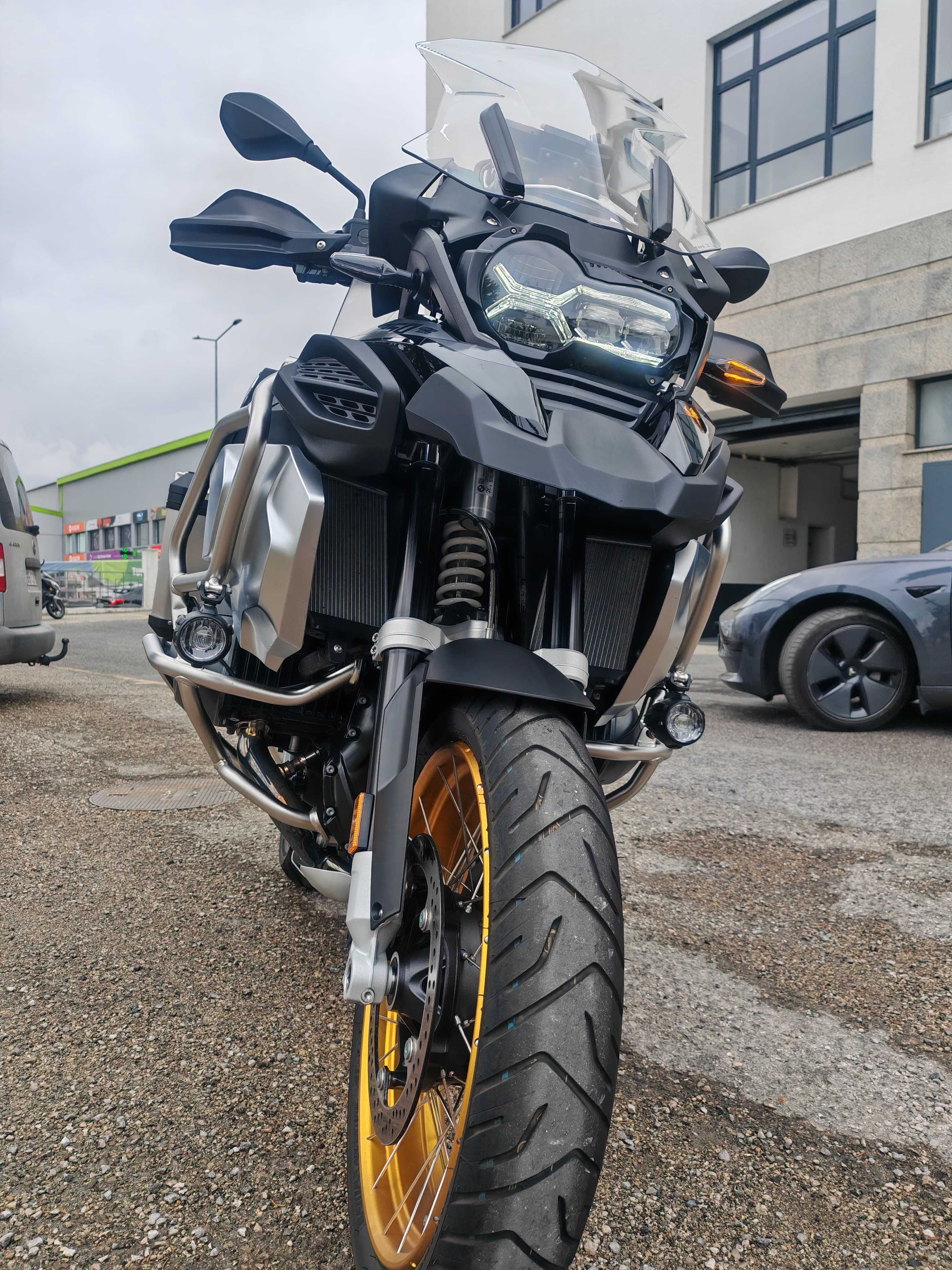 BMW R1250 GS Adventure com 2400km e factura c/IVA-oportunidade única!