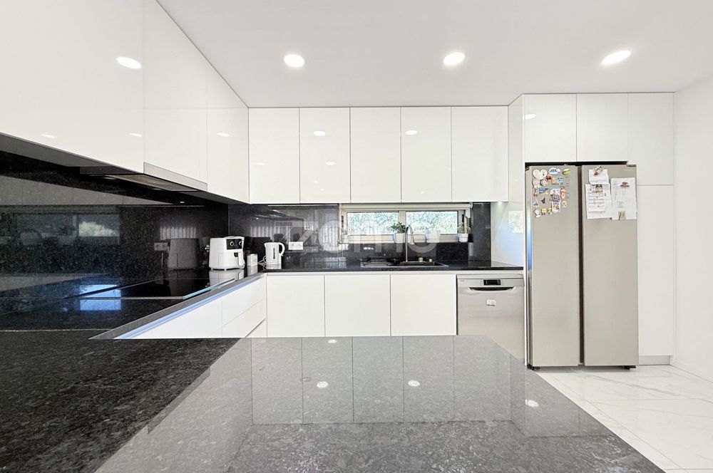 Moradia Geminada T4 no Louro