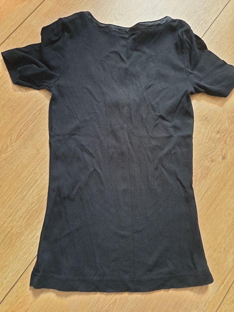 Czarna bluzka t-shirt w V, w serek Reserved S 36