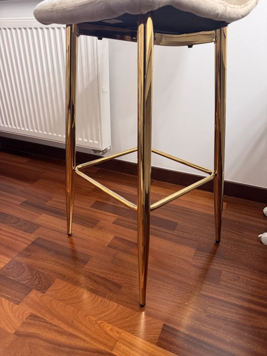 Krzesli hoker tapicerowany bezowy