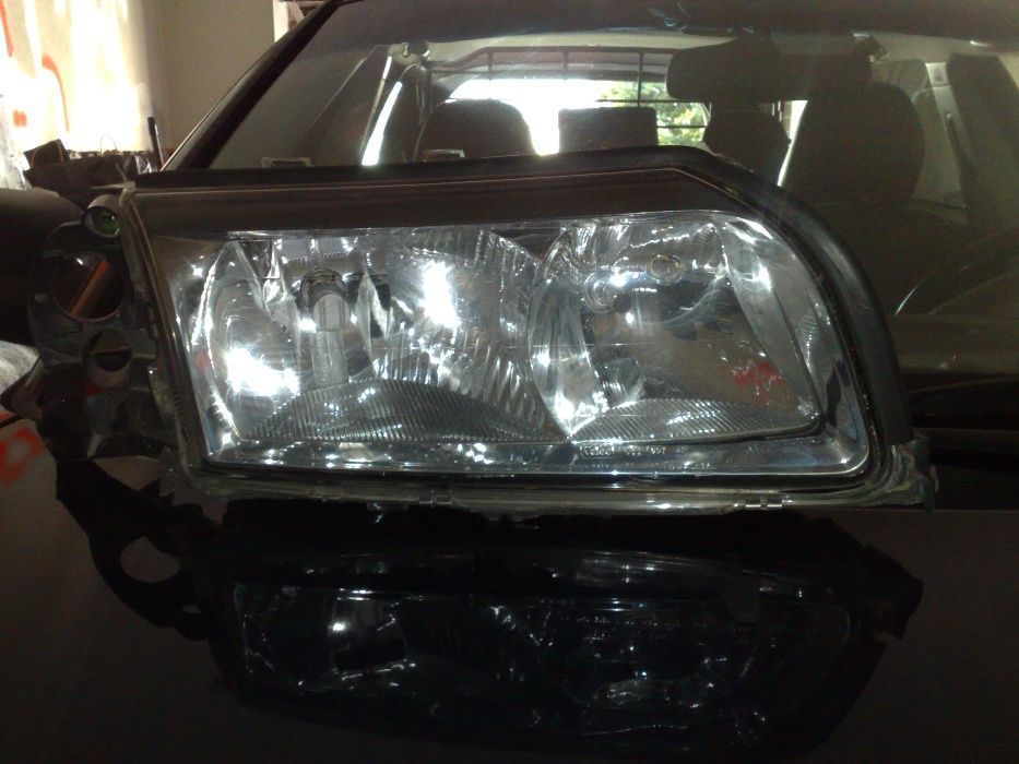 Volvo S80 farol lado condutor