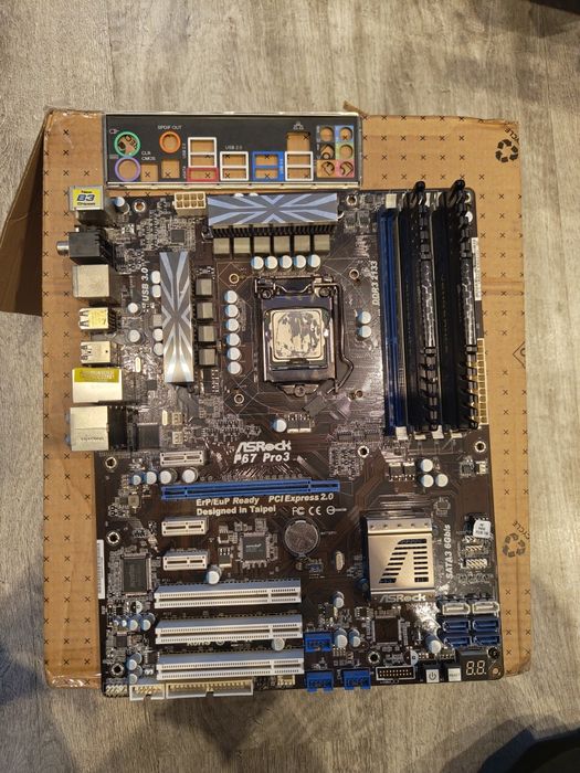 Płyta główna ASRock P67 Pro3 z i5 2500k i 8GB ram 1600MHz corsair