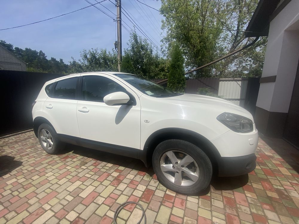 NISSAN Qashqai продаж
