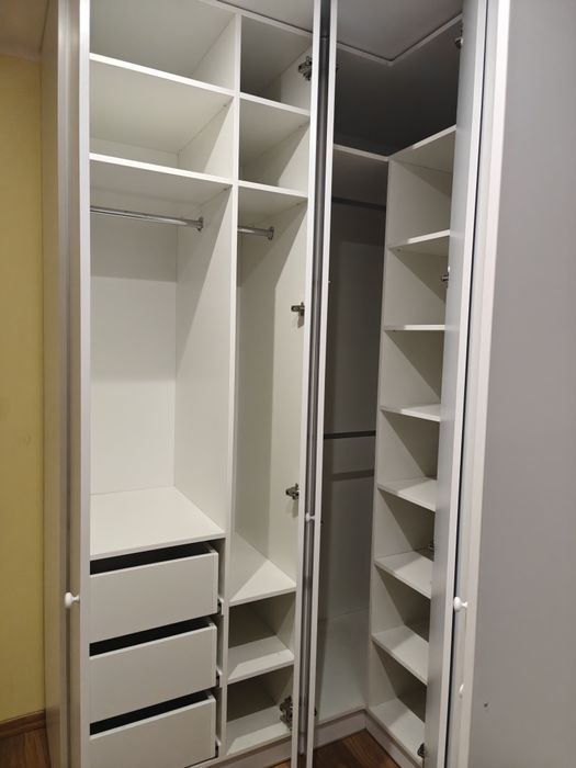 Garderoba białela szafy szerokość ściany 430 wys 258