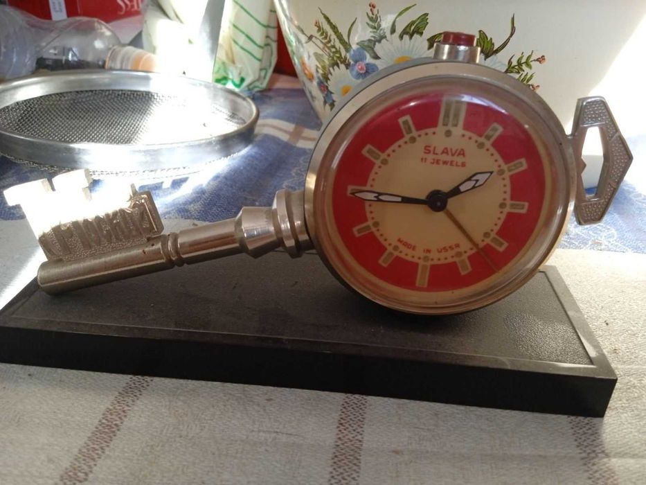 Годинник SLAVA у формі ключа  від москви – колекційний, Made in USSR.