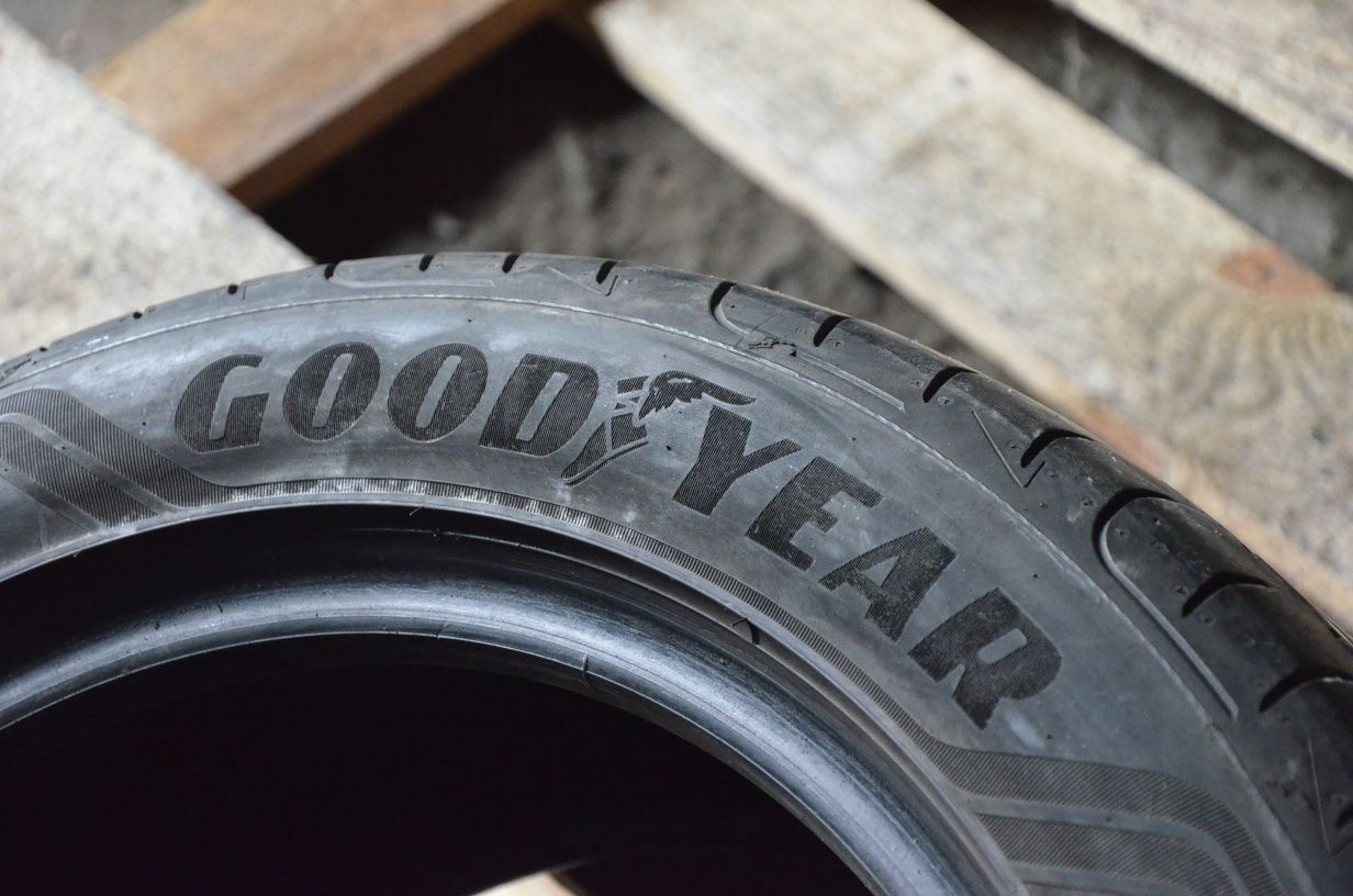 Резина шини колеса літо літні 225 50 r17 Good year Gtyres