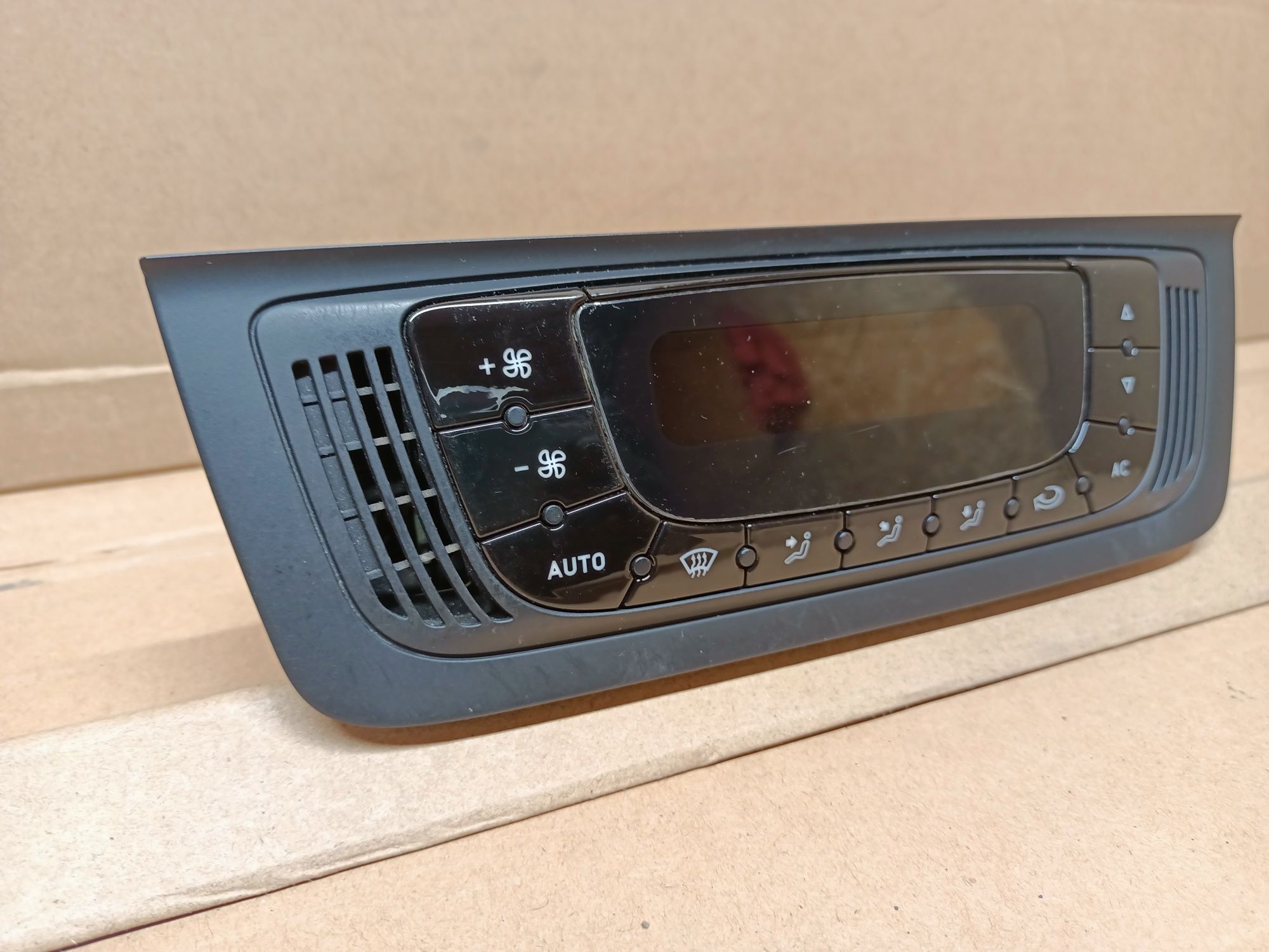 Panel nawiewu klimatyzacji climatronic Seat Ibiza IV