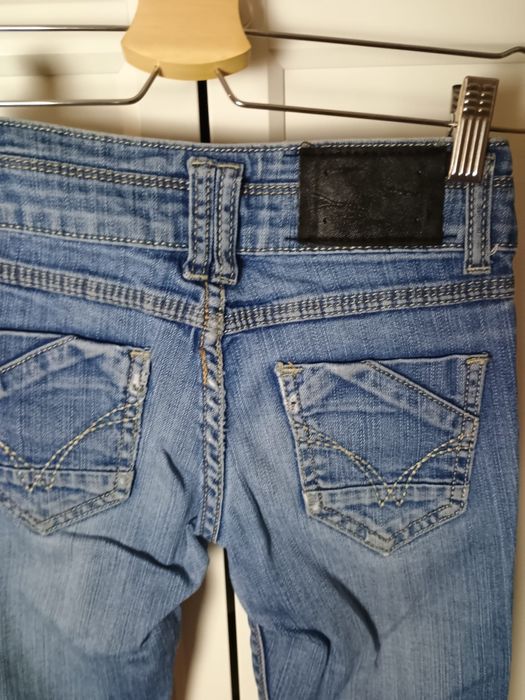 Jeansy rurki z kieszeniami