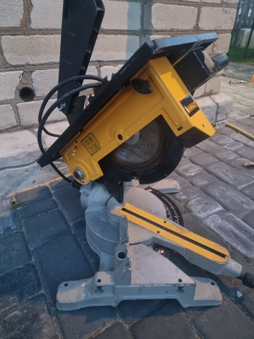 торцювальна пила циркулярка DeWalt dw711 в дуже крутому стані
