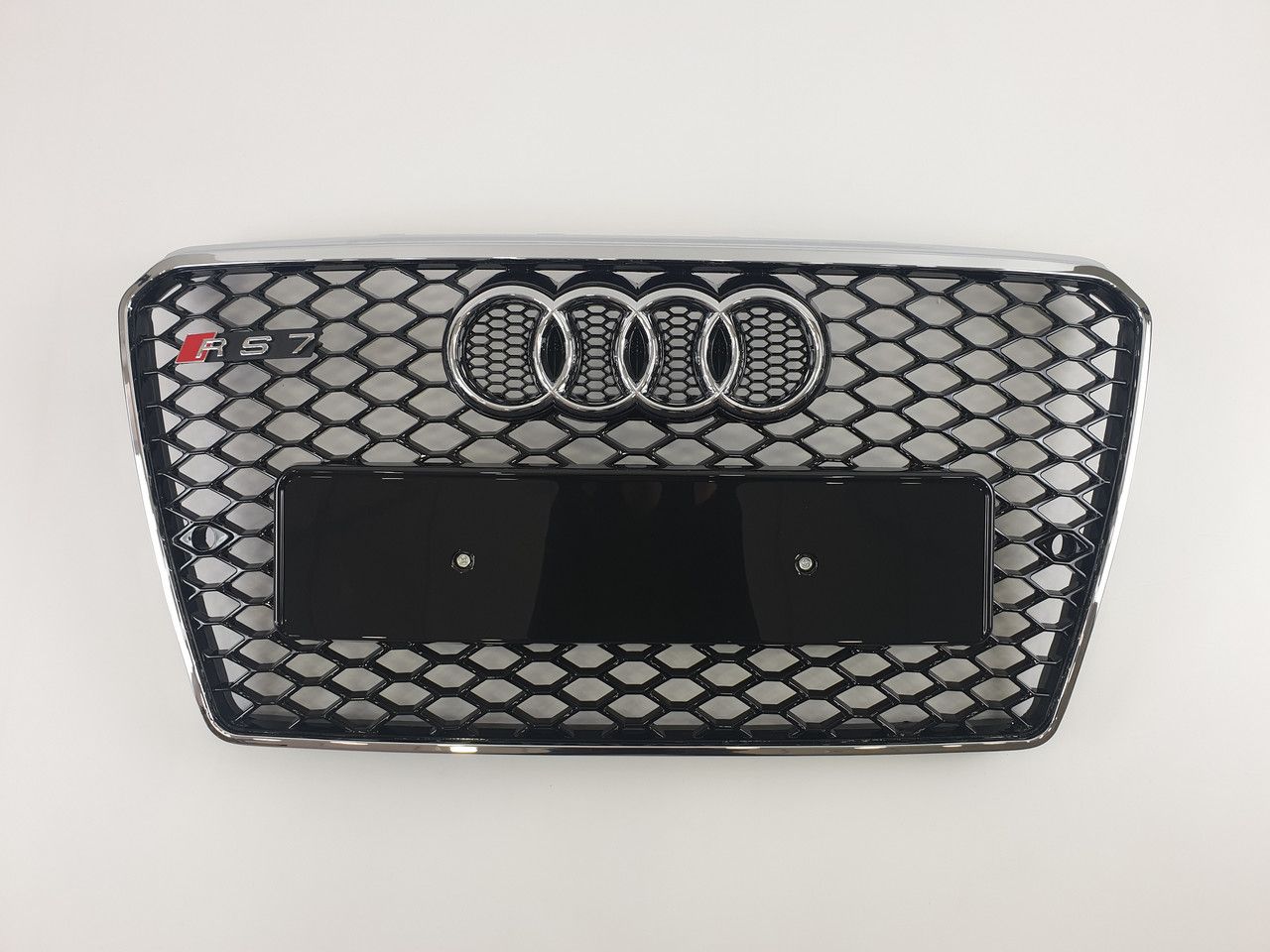 Решетка радиатора Audi A7 2010-2014 Черна с хром рамкой (в стиле RS)