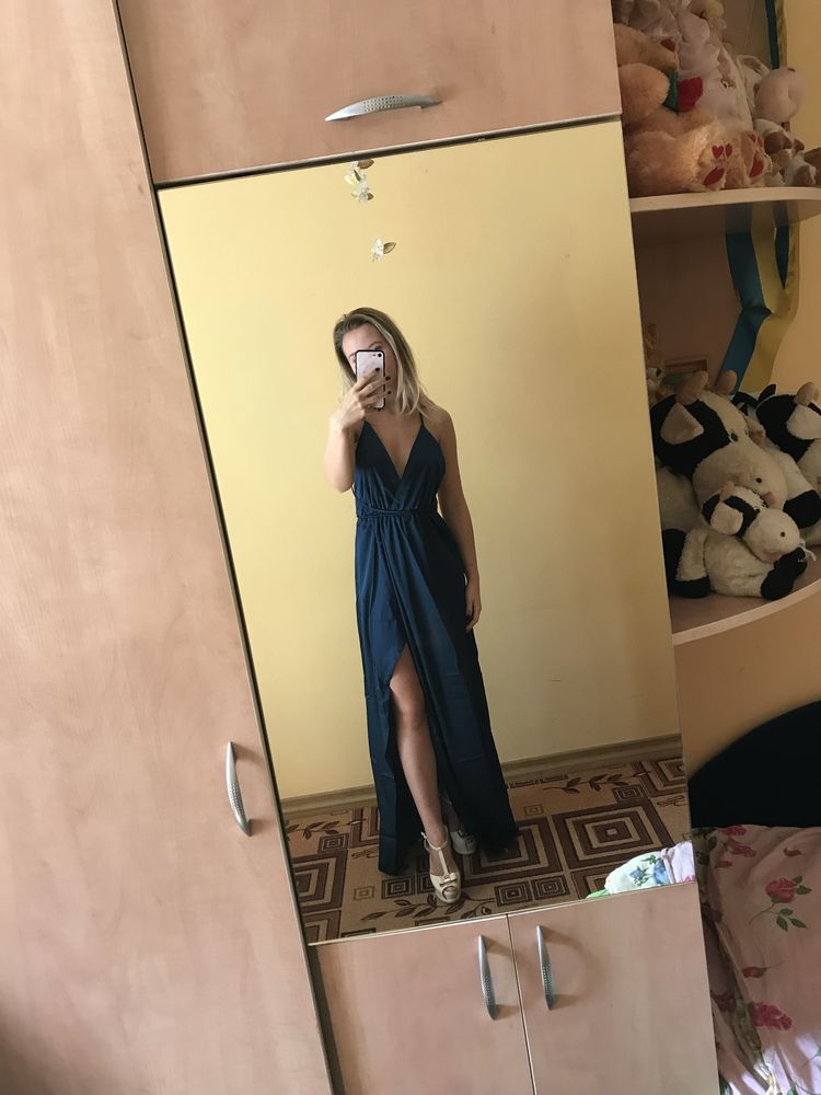 Атласна довга сукня