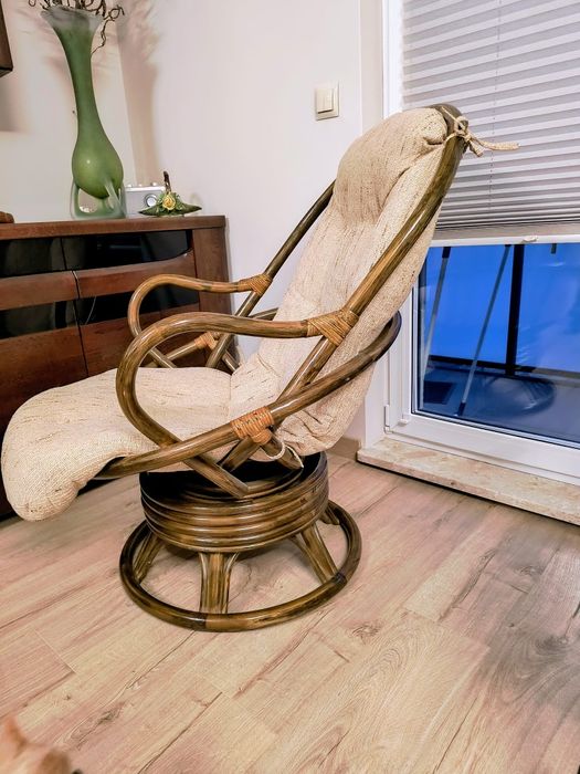 Sprzedam fotel obracany ,sprzężynowy z rattanu