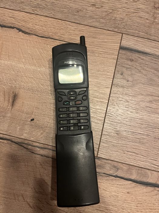 Nokia 8110 “Banana Phone” — Vintage, a funcionar