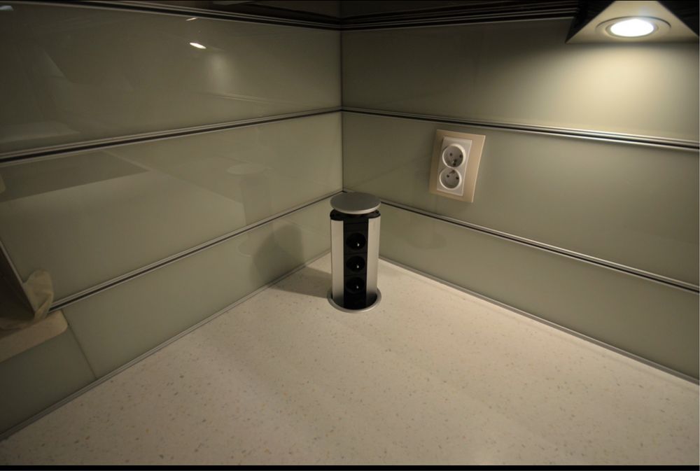 Kuchnia, Meble kuchenne, Blat Konglomerat Corian, AGD, Fornir Wenge