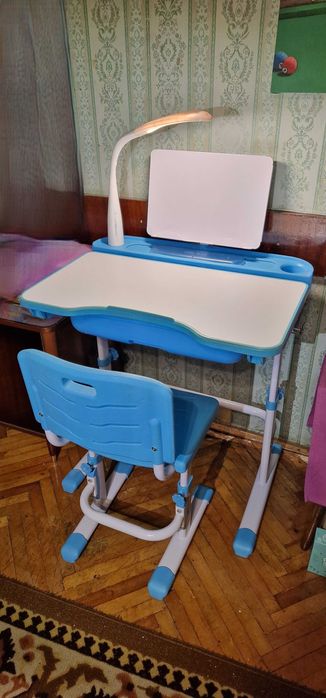 Комплект дитячих меблів Evo-kids ( парта+стілець з лампою) блакитний.