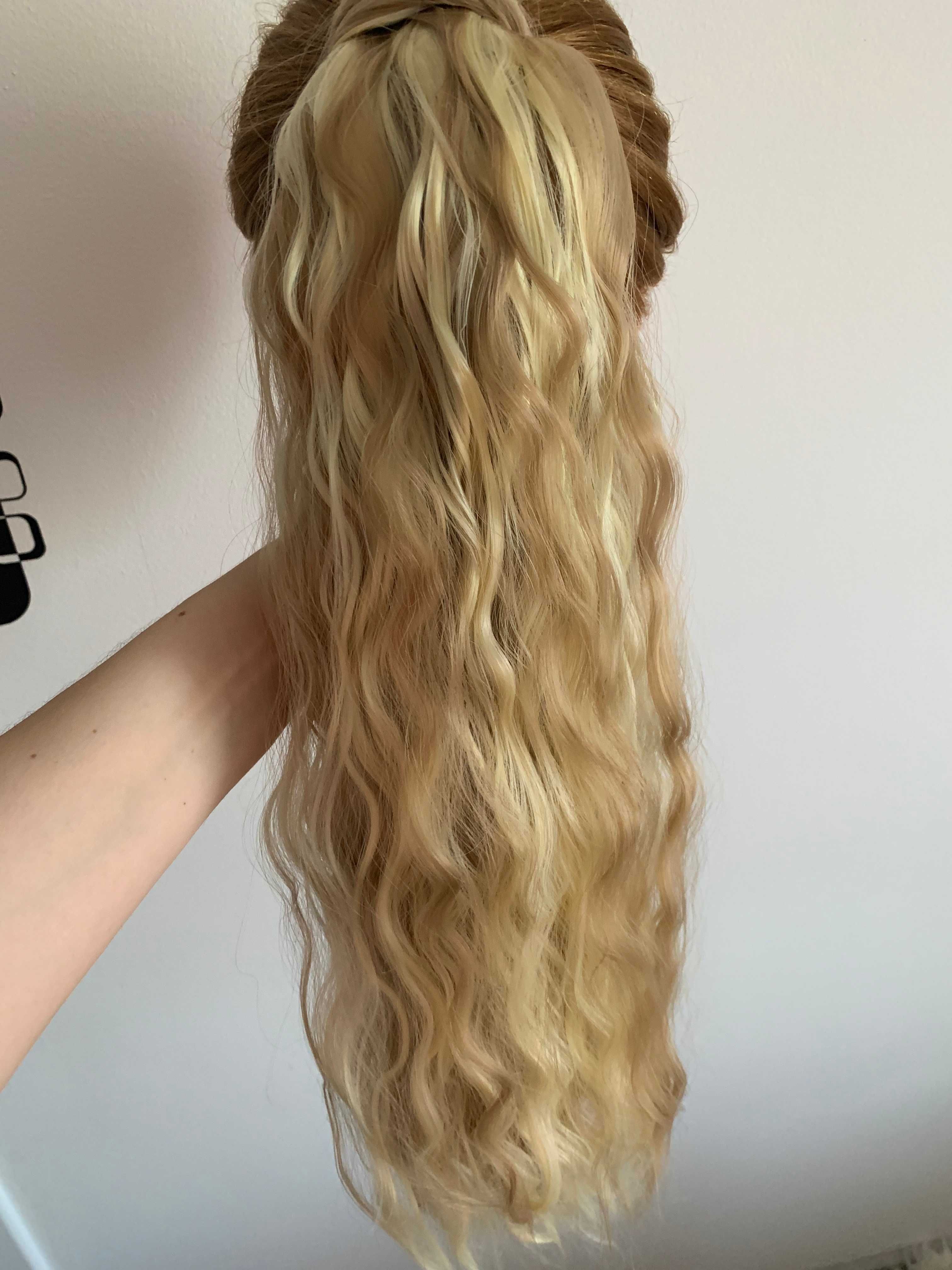 Doczepiany kucyk mix ciemny i jasny blond pasemka falowany długi 60 cm