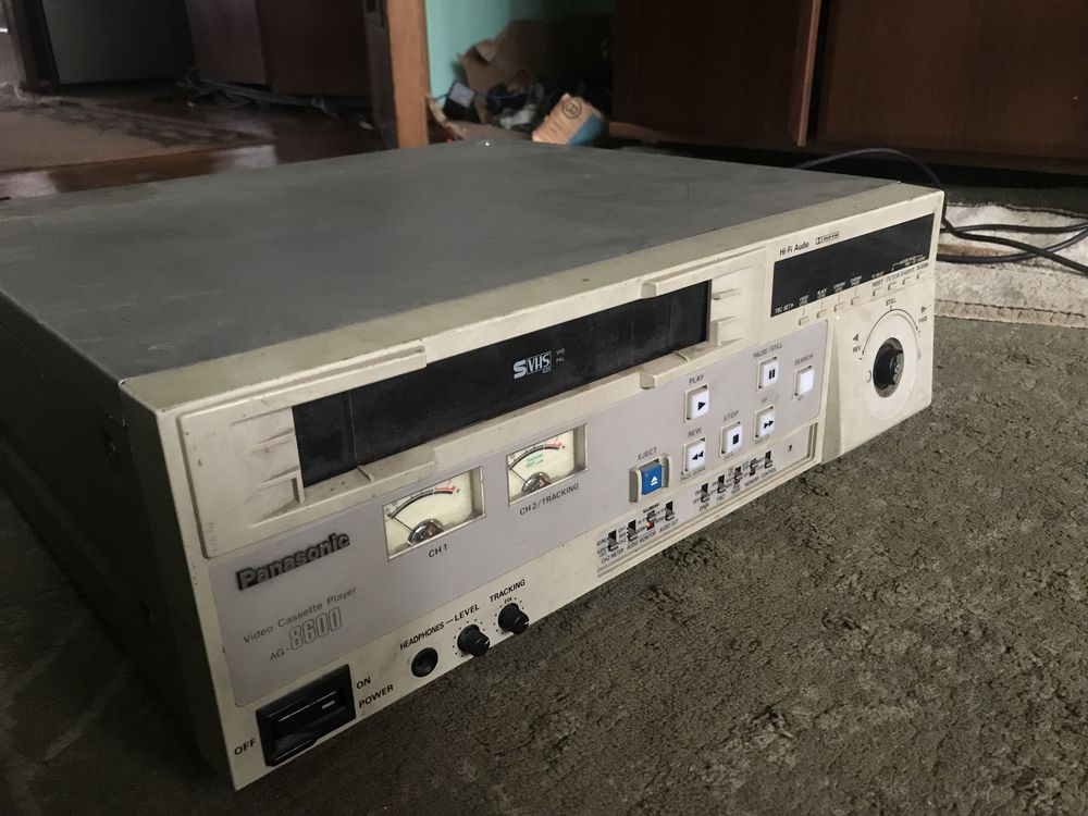 Студійний відеомагнітофон Panasonic AG-8600