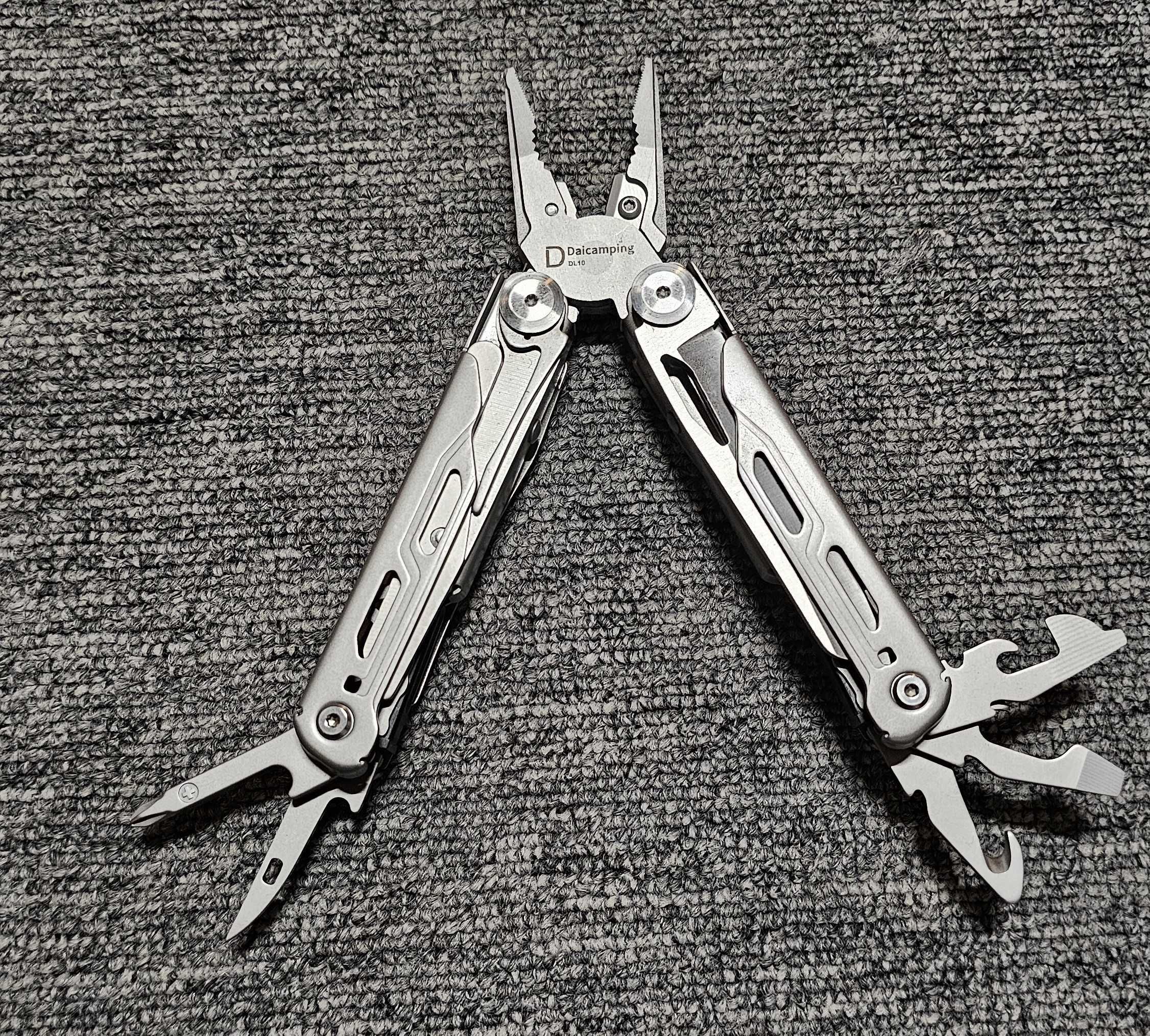 Multitool DL10 Daicamping Leatherman