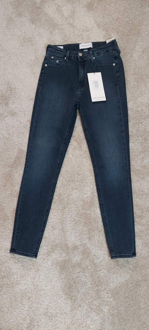 Jeansy damskie calvin klein.