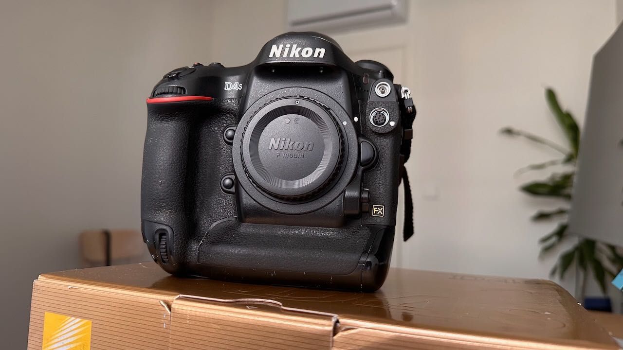Nikon D4s Body + 2 baterias – excelente estado