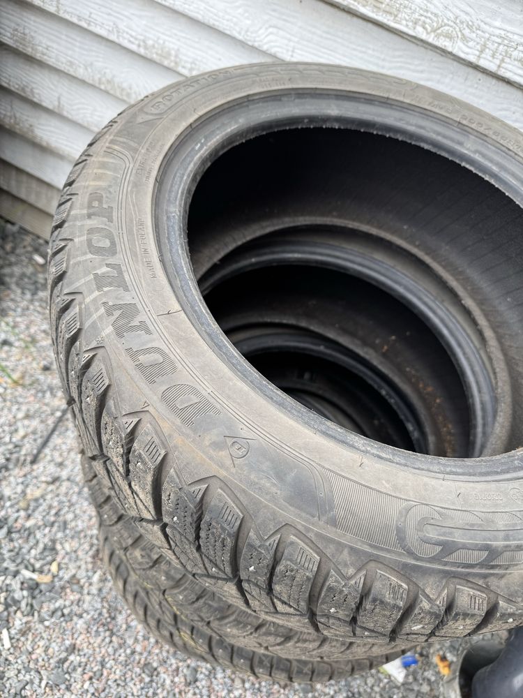 Резина зимняя 205/55/16 Dunlop