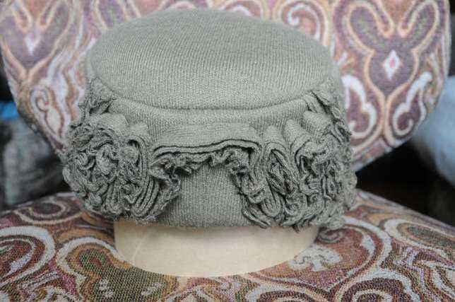 зимняя дамская шапочка