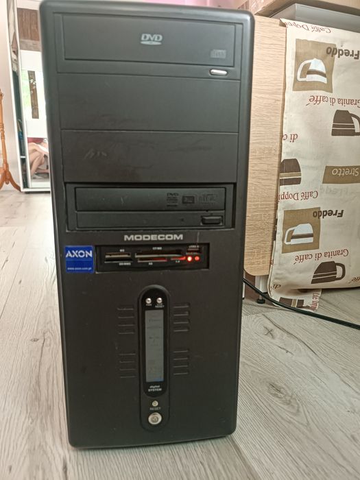 AMD A8-7600 Radeon R7,  Cores 4C+6G  3.10 GHz 8GB ram 120ssd+500hdd