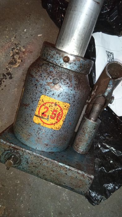 Lewarek 2,5T podnośnik hydrauliczny 2 stopniowy z PRL