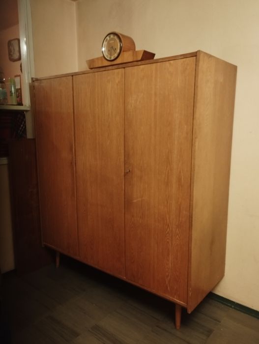 Oddam za darmo 2 szafy, witrynę nakastlik