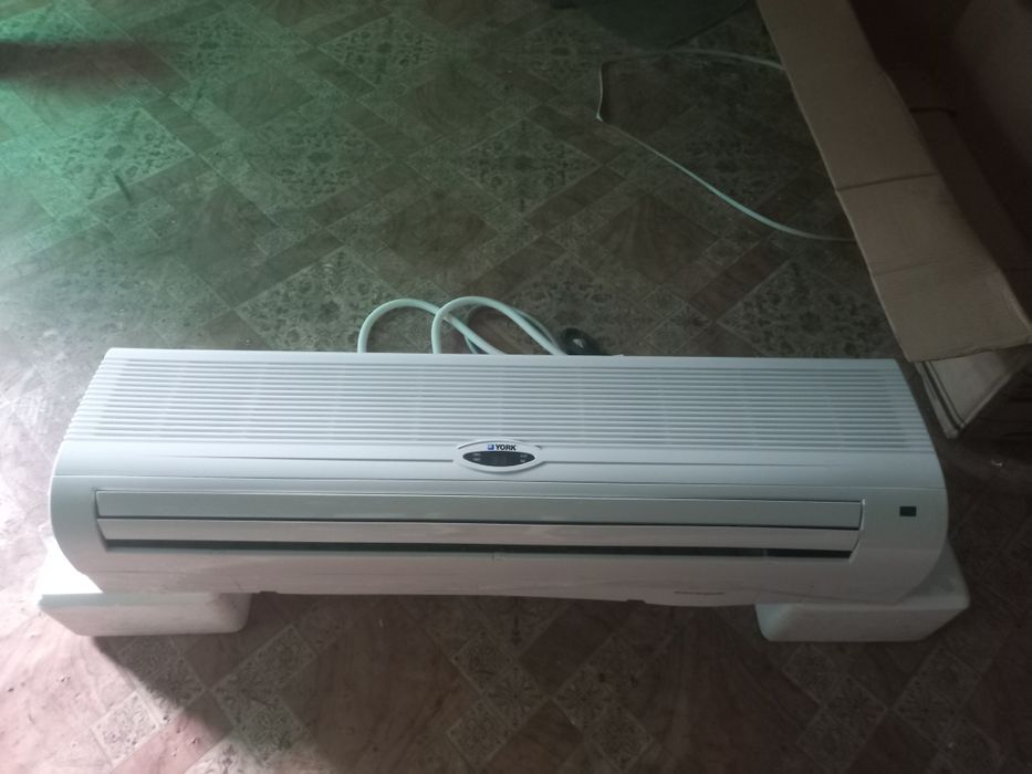 РАСПРОДАЮ Кондиционер  York 30. ( до  100 метров.) Монтаж.