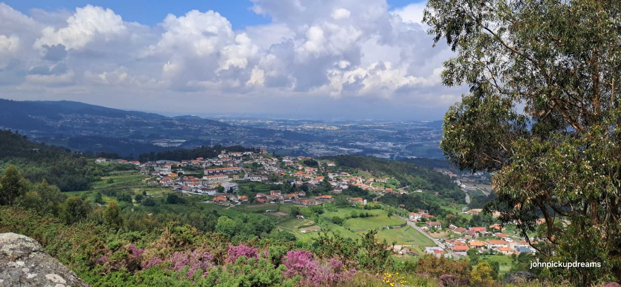 Faço tours paisagisticos, religiosos/monumentos e temáticos.