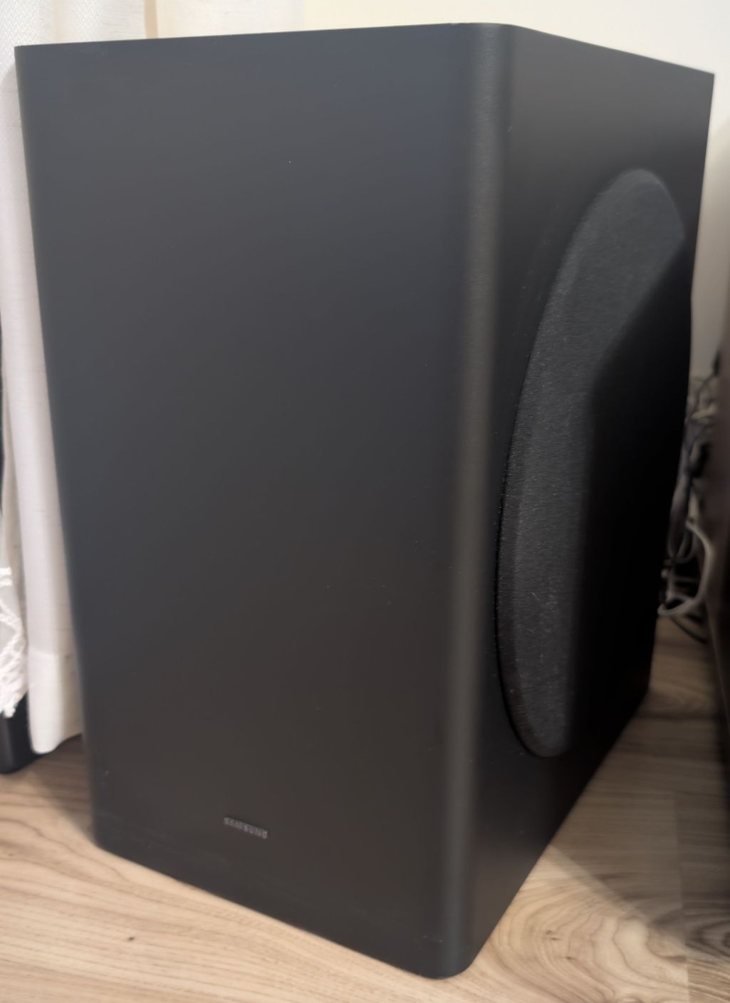 Soundbar Samsung HW-Q60T z bezprzewodowym subwooferem