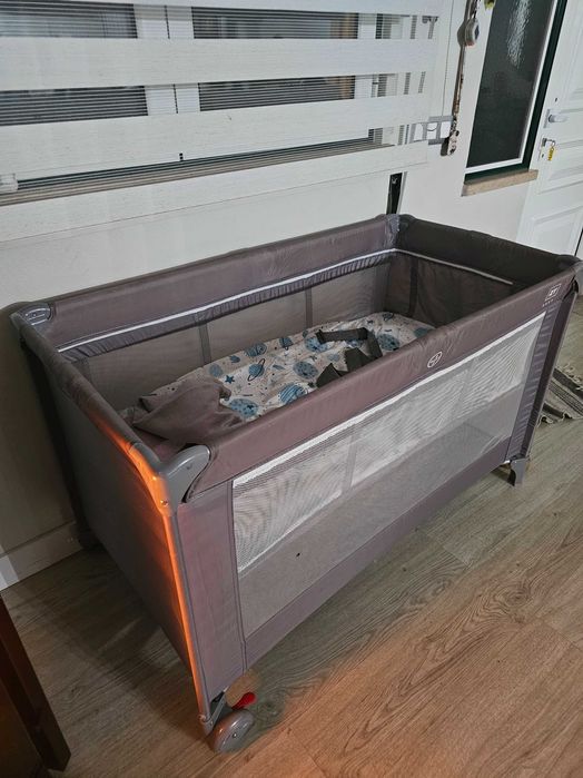 Camas de viagem/ parque