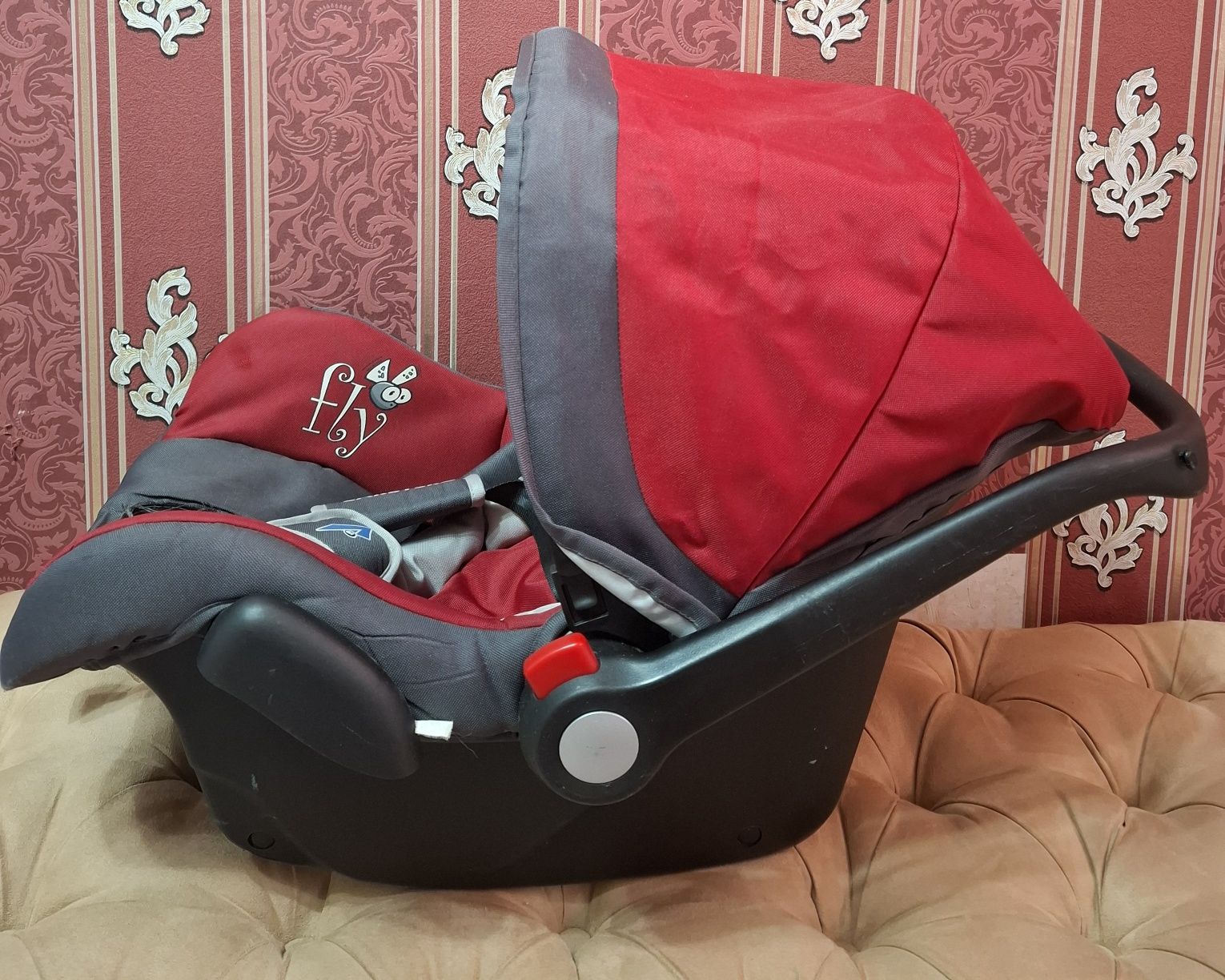 Продається дитяче автокрісло caretero fly
