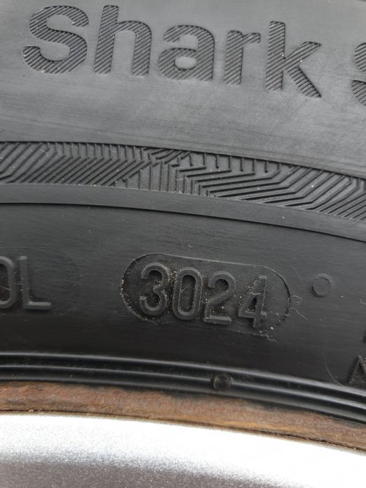 Komplet kół zimowych  r. 15 rozstaw 4x 108  + kołpaki Ford