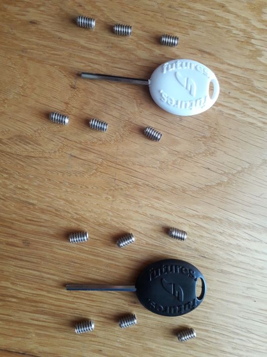 Chave + parafusos para quilhas