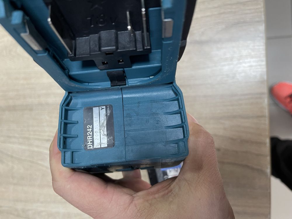 Makita DHR243 + BL1850 / безщітковий перфоратор Макіта