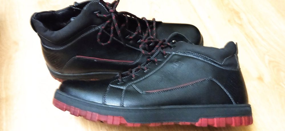 Продам новые ботинки