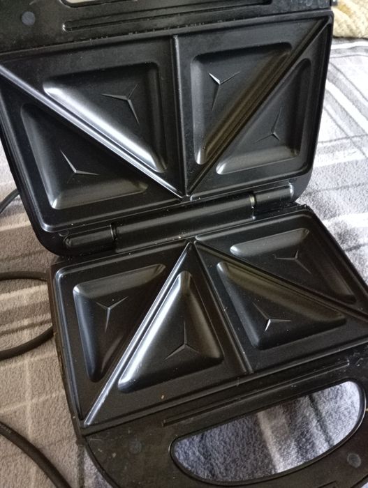 Sprzedam powiekach toster do kanapek silver crest