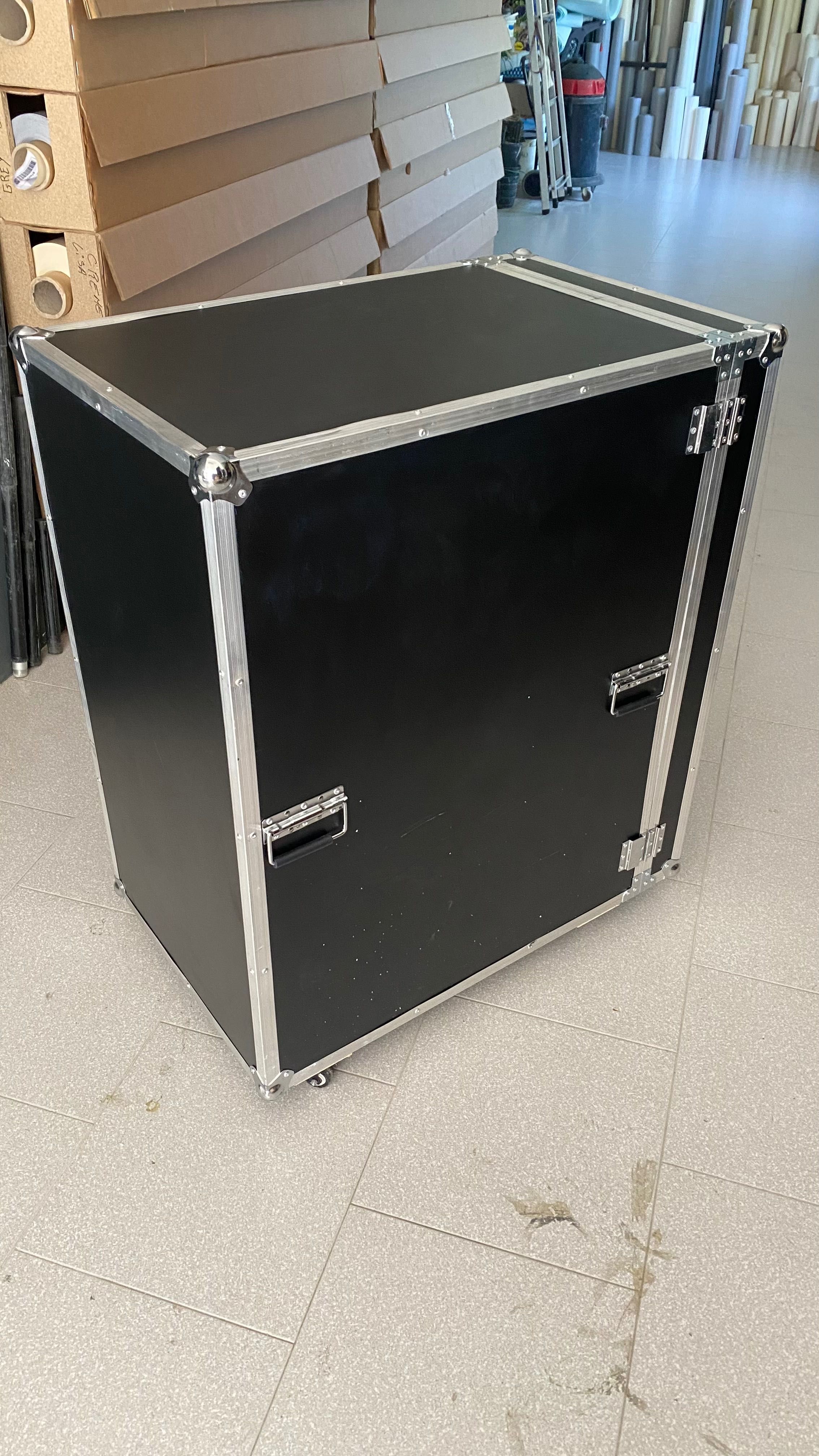 Flight case 90x58x102 cm