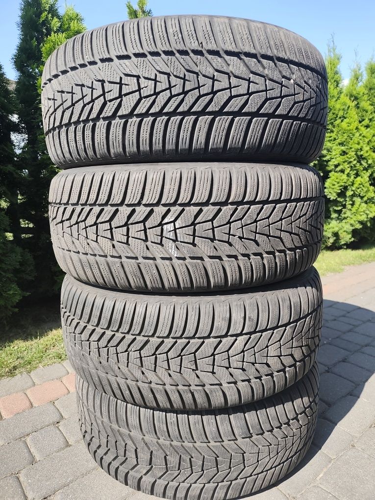 Opony zimowe Hankook 235/50 R18