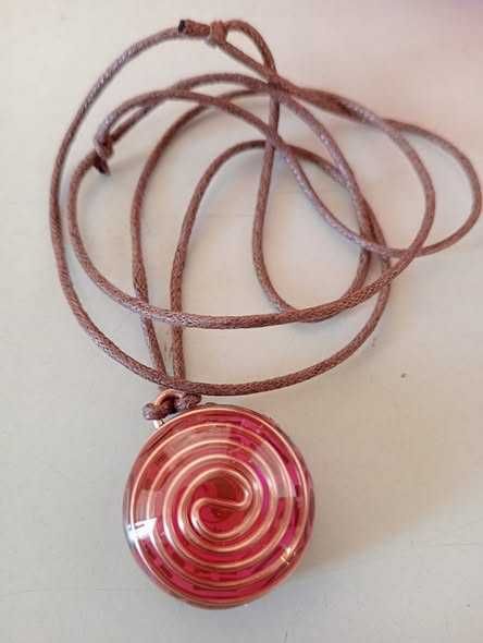 Pendente de orgonite com espiral de cobre - 20mm