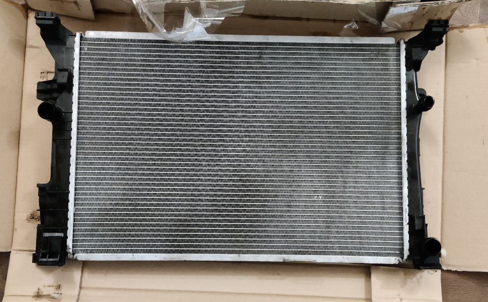 Радиатор охлаждения двигателя Nissens 67186