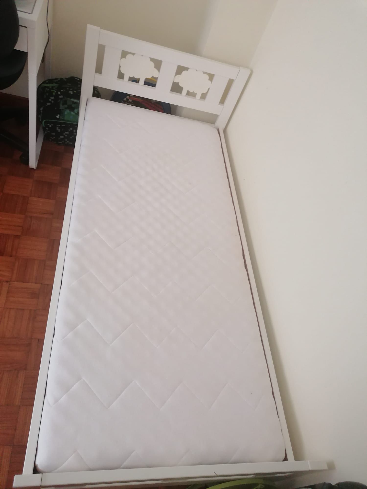 Vendo cama de solteiro e de criança
