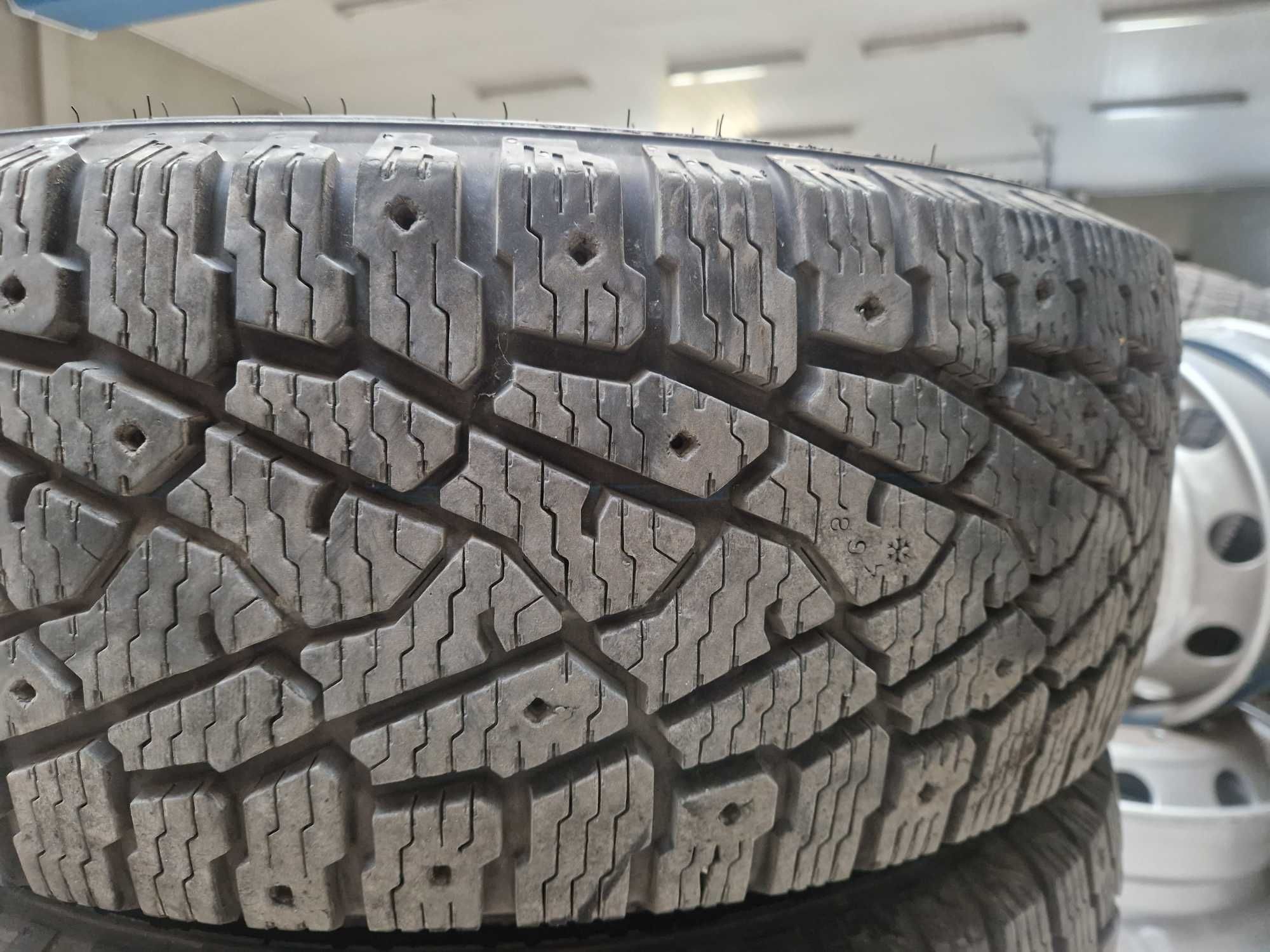 Opony zimowe Nokian Hakkapeliitta C3 215/60 R16C