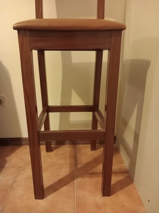 Vendo cadeiras em madeira.