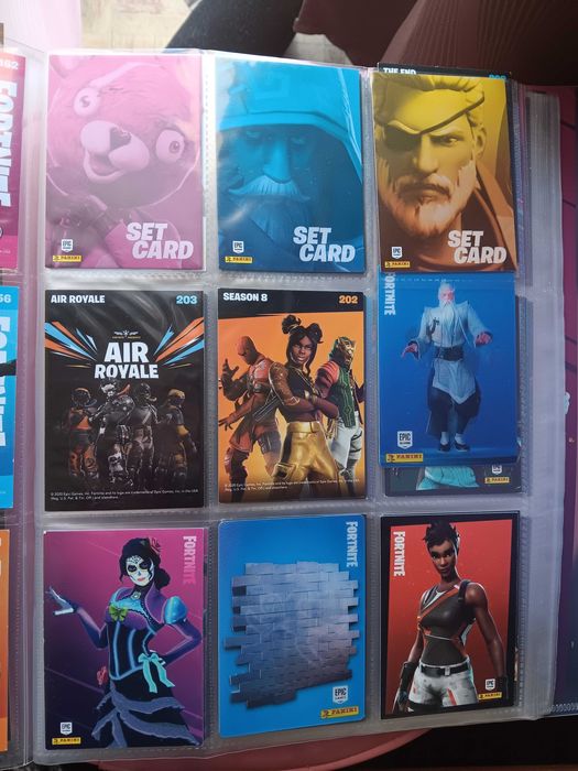 Fortnite Reloaded 2020 caderneta de coleção com 74 cartas